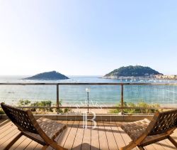 A vendre APPARTEMENT DUPLEX DE PRESTIGE NEUF  330 M2 TERRASSE PIEDS DANS L'EAU SAN SEBASTIáN