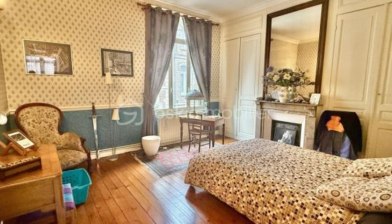 A louer MAISON  DE MAîTRE  AMIENS