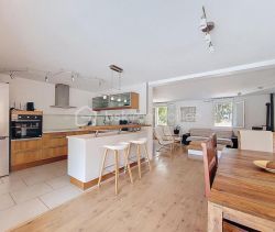 A louer MAISON  DE MAîTRE BORD DE MER SIX FOURS LES PLAGES