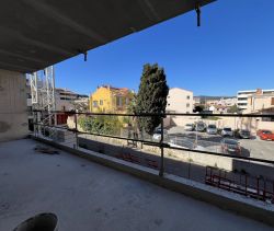 A vendre APPARTEMENT DE PRESTIGE T3 61 M2 TERRASSE PIEDS DANS L'EAU LA CIOTAT