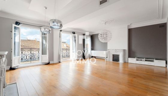 A vendre APPARTEMENT DE PRESTIGE T5 175 M2 BORD DE MER TOULON