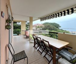 A vendre APPARTEMENT T3 61 M2 TERRASSE VUE MER SIX FOURS LES PLAGES