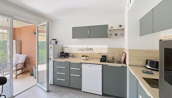A vendre APPARTEMENT T2 43 M2 TERRASSE BORD DE MER SANARY SUR MER
