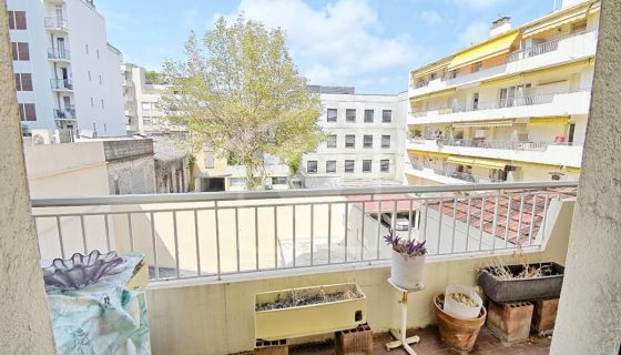 A louer APPARTEMENT T3 71 M2 TERRASSE BORD DE MER ANTIBES