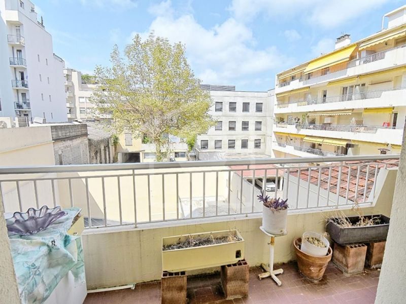 A louer APPARTEMENT T3 71 M2 TERRASSE BORD DE MER ANTIBES