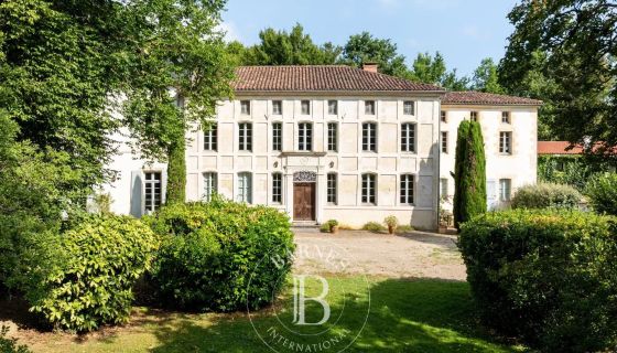 A vendre APPARTEMENT  700 M2  DAX