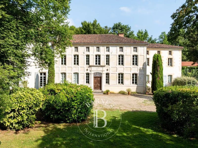 A vendre APPARTEMENT  700 M2  DAX