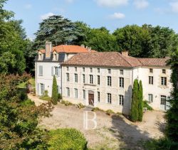 A vendre APPARTEMENT  700 M2  DAX
