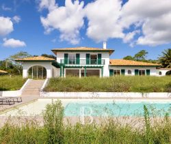 A vendre MAISON  9 PIECES 360 M2 BORD DE MER URRUGNE