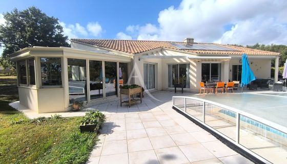 A vendre MAISON  6 PIECES 157 M2 BORD DE MER TALMONT SAINT HILAIRE