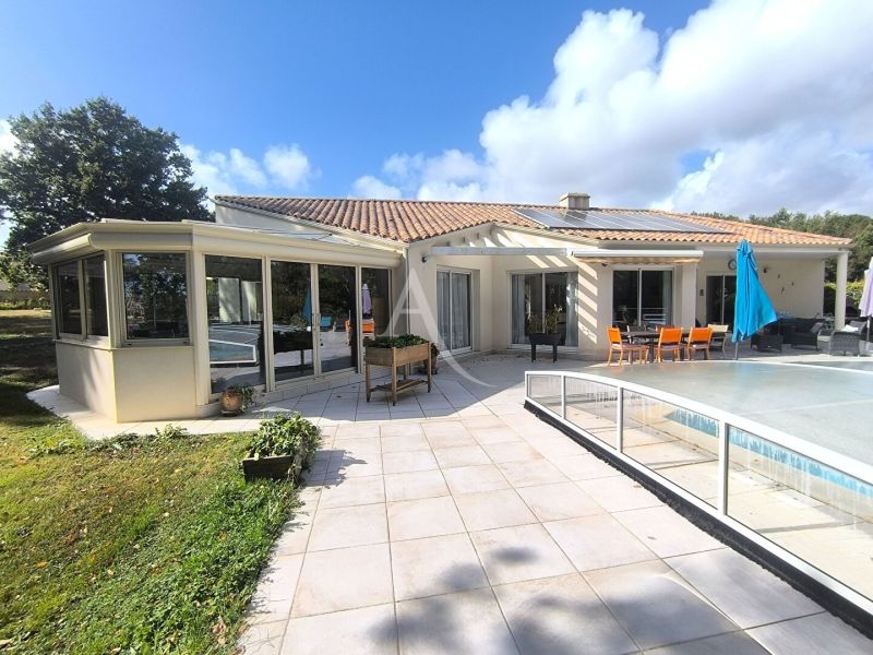 A vendre MAISON  6 PIECES 157 M2 BORD DE MER TALMONT SAINT HILAIRE