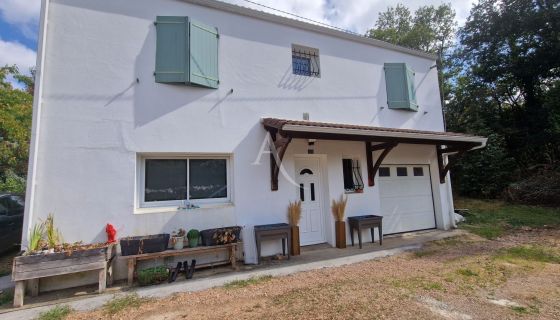 A vendre MAISON  7 PIECES 130 M2  POIROUX