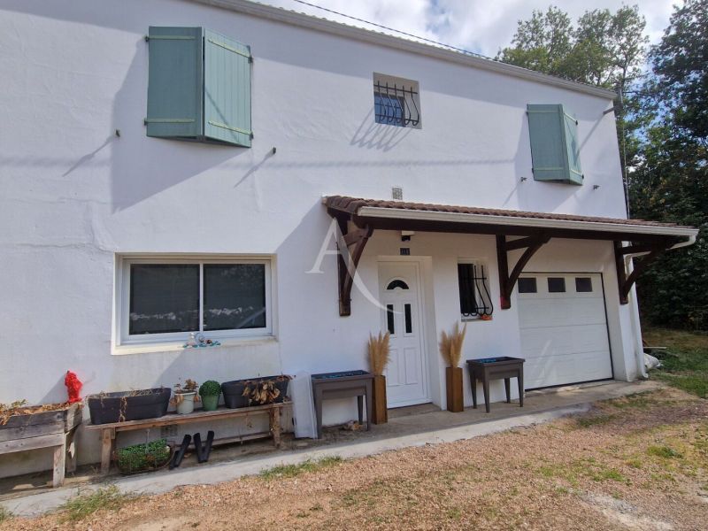 A vendre MAISON  7 PIECES 130 M2  POIROUX