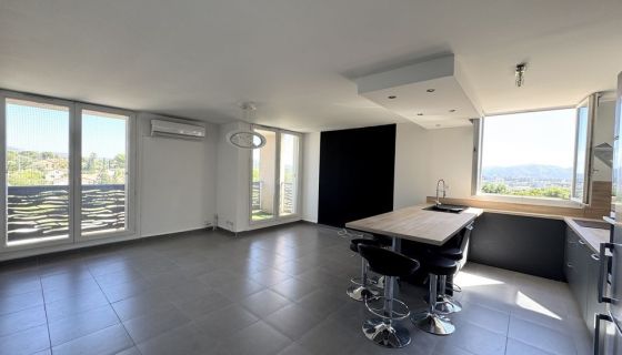 A louer APPARTEMENT T5 100 M2  MARSEILLE 13EME