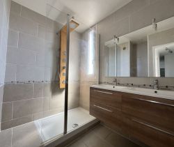 A louer APPARTEMENT T5 100 M2  MARSEILLE 13EME