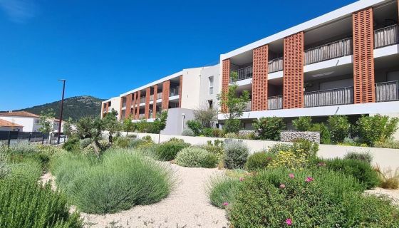 A louer APPARTEMENT T2 37 M2 TERRASSE  CUGES LES PINS