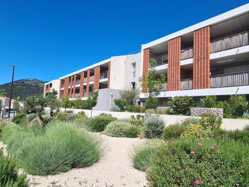 A louer APPARTEMENT T2 37 M2 TERRASSE  CUGES LES PINS