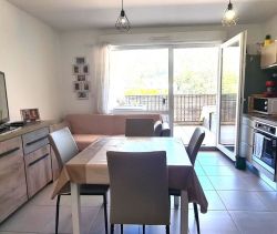 A louer APPARTEMENT T2 37 M2 TERRASSE  CUGES LES PINS