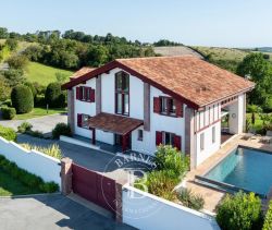 A vendre MAISON  6 PIECES 220 M2  VILLEFRANQUE