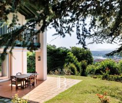 A vendre MAISON  8 PIECES 245 M2 BORD DE MER CIBOURE