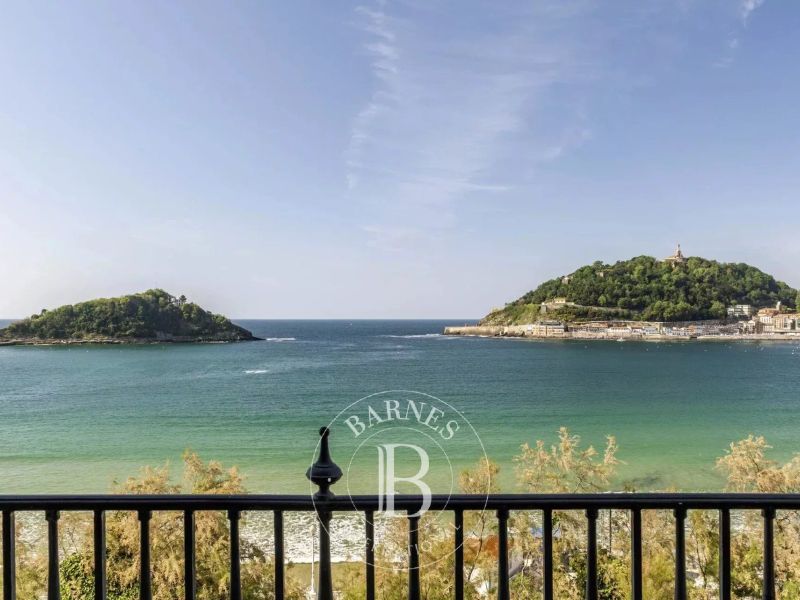 A vendre APPARTEMENT  121 M2 TERRASSE BORD DE MER SAN SEBASTIáN