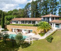 A vendre MAISON  9 PIECES 340 M2 BORD DE MER URRUGNE