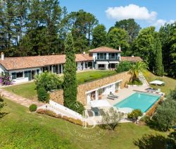 A vendre MAISON  9 PIECES 340 M2 BORD DE MER URRUGNE