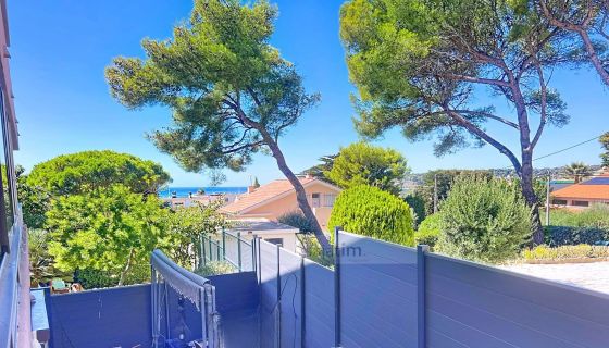 A vendre APPARTEMENT T4 85 M2 VUE MER SIX FOURS LES PLAGES