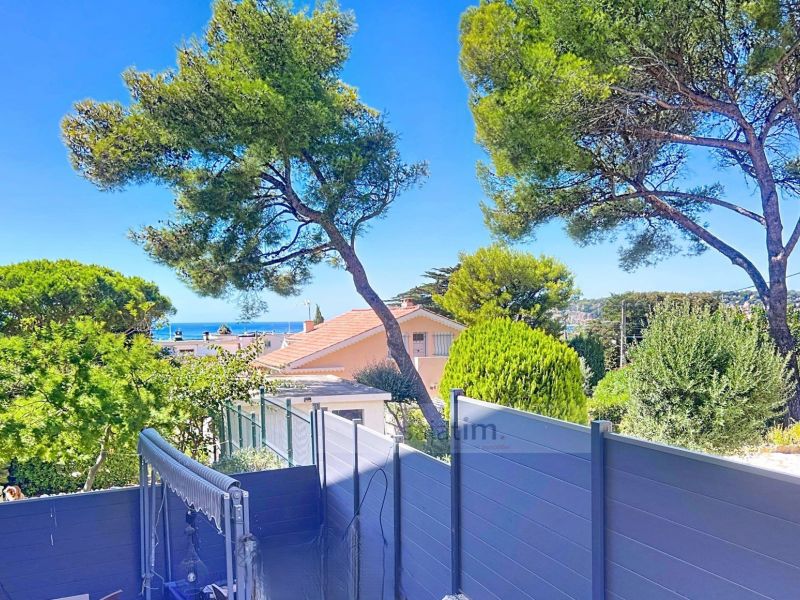 A vendre APPARTEMENT T4 85 M2 VUE MER SIX FOURS LES PLAGES