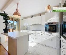 A louer APPARTEMENT T3 64 M2 BORD DE MER CAGNES SUR MER