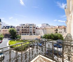 A vendre APPARTEMENT T3 114 M2 VUE MER BIARRITZ