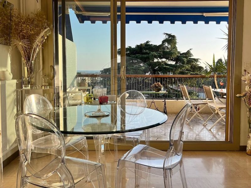 A louer APPARTEMENT DE PRESTIGE T2 70 M2 TERRASSE VUE MER NICE