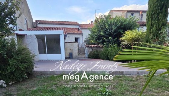 A louer MAISON  DE MAîTRE  SAINT JEAN D ANGELY