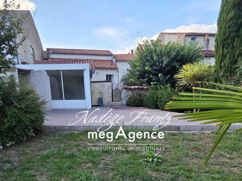 A louer MAISON  DE MAîTRE  SAINT JEAN D ANGELY