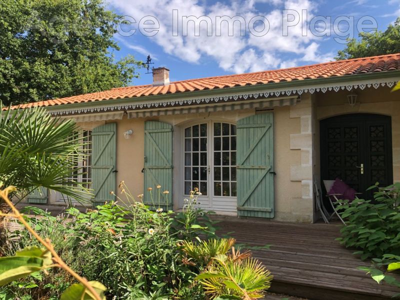 A vendre MAISON  4 PIECES 134 M2 BORD DE MER GRAYAN ET L HOPITAL campagne