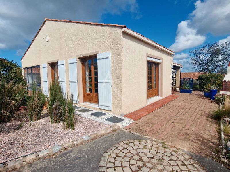 A vendre MAISON  5 PIECES 135 M2 BORD DE MER TALMONT SAINT HILAIRE