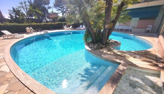 A louer APPARTEMENT DE PRESTIGE T3 75 M2 TERRASSE VUE MER CANNES