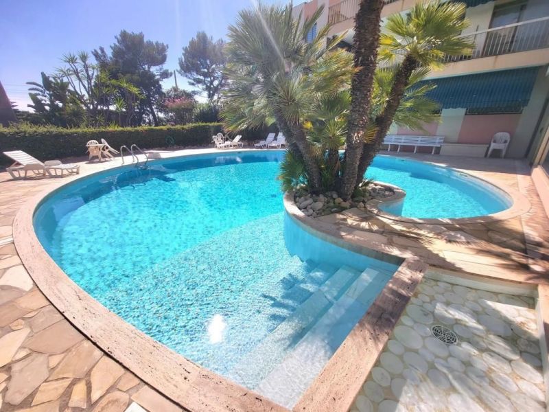 A louer APPARTEMENT DE PRESTIGE T3 75 M2 TERRASSE VUE MER CANNES