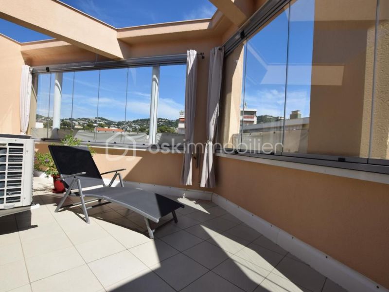A louer APPARTEMENT DE PRESTIGE T2 47 M2 TERRASSE BORD DE MER CANNES