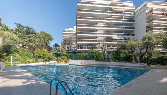 A louer APPARTEMENT DE PRESTIGE T4 105 M2 TERRASSE VUE MER ANTIBES