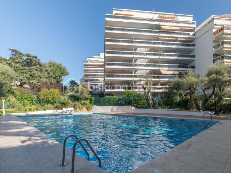 A louer APPARTEMENT DE PRESTIGE T4 105 M2 TERRASSE VUE MER ANTIBES