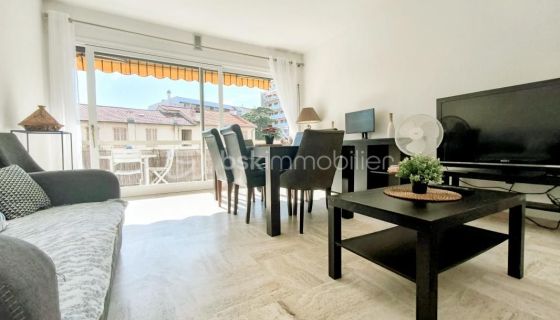 A louer APPARTEMENT T3 70 M2 TERRASSE BORD DE MER JUAN LES PINS