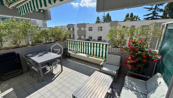 A louer APPARTEMENT T2 54 M2 TERRASSE BORD DE MER ANTIBES
