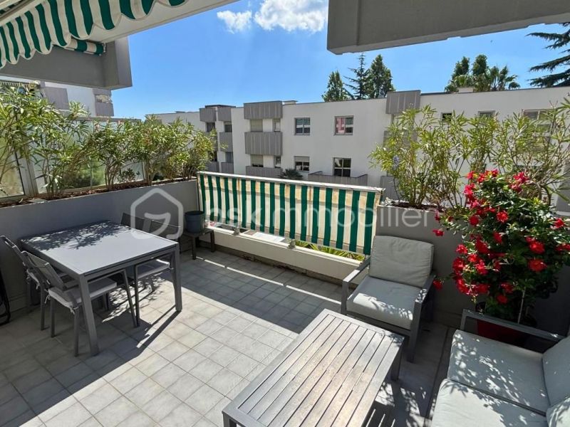A louer APPARTEMENT T2 54 M2 TERRASSE BORD DE MER ANTIBES