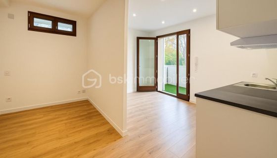 A louer STUDIO NEUF  23 M2 TERRASSE BORD DE MER NICE