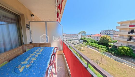 A louer APPARTEMENT T3 75 M2 TERRASSE VUE MER ANTIBES