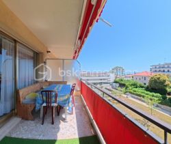 A louer APPARTEMENT T3 75 M2 TERRASSE VUE MER ANTIBES