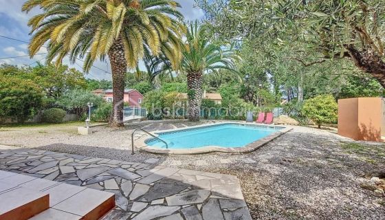 A louer MAISON  7 PIECES 158 M2 BORD DE MER SIX FOURS LES PLAGES