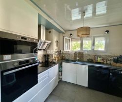 A louer APPARTEMENT T4 64 M2 BORD DE MER TOULON