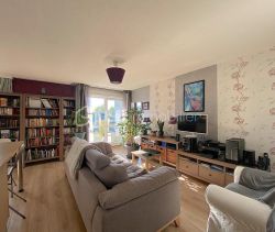 A louer APPARTEMENT T4 83 M2  PESSAC